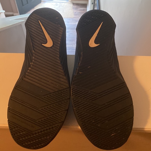 Mens Nike Tennis Shoes - Picture 5 of 5